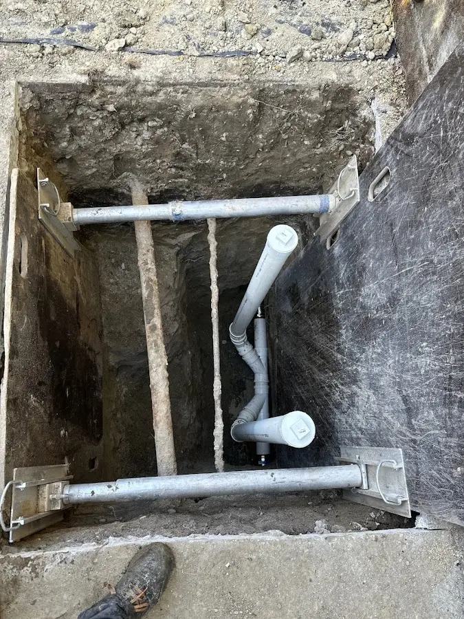 Experienced plumber completing Drain Cleaning work in Zapata
